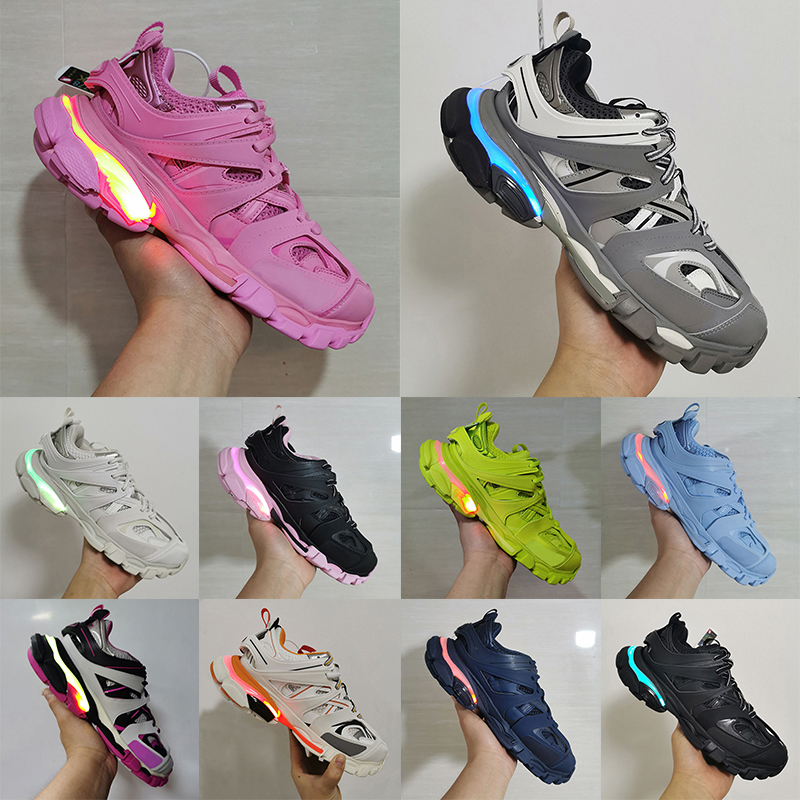 Fashion Luxury Casual Designer Track Led Shoes Mens Women Led Tracks Lights Runners Trainers Leather White Black Pink Blue Grey Beige Dhates Plat