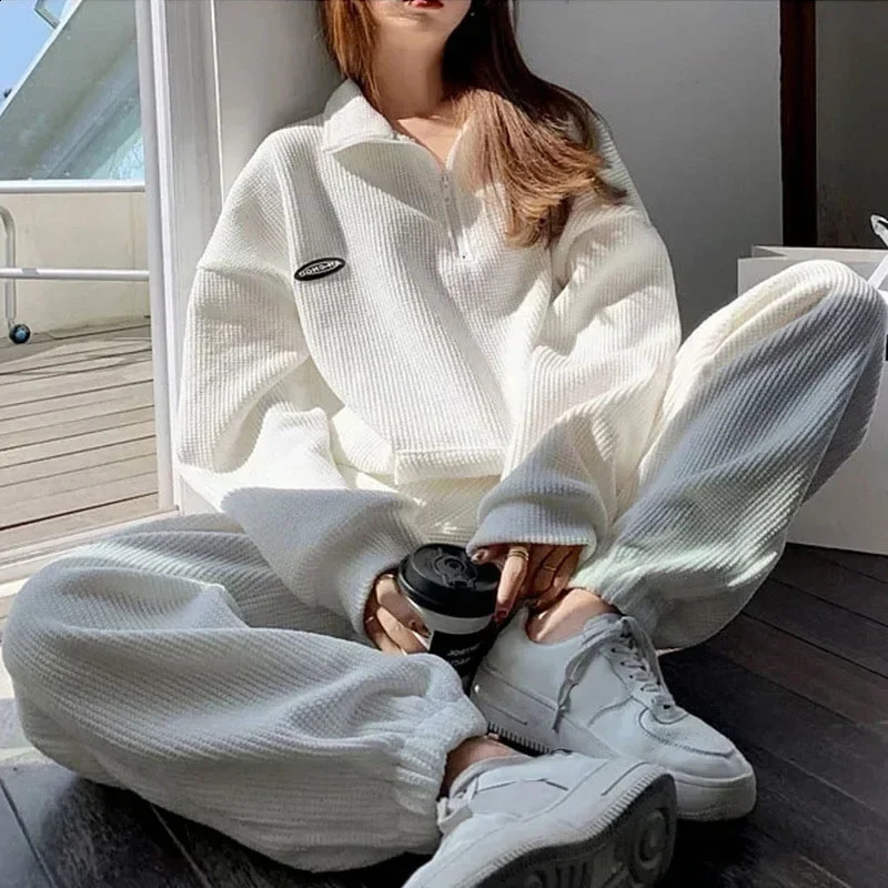 Les vêtements pour femmes ensembles à moitié zipper Sweartspants 2pcs costumes d'hiver épaississent les tenues chaudes de couleur solide femelle