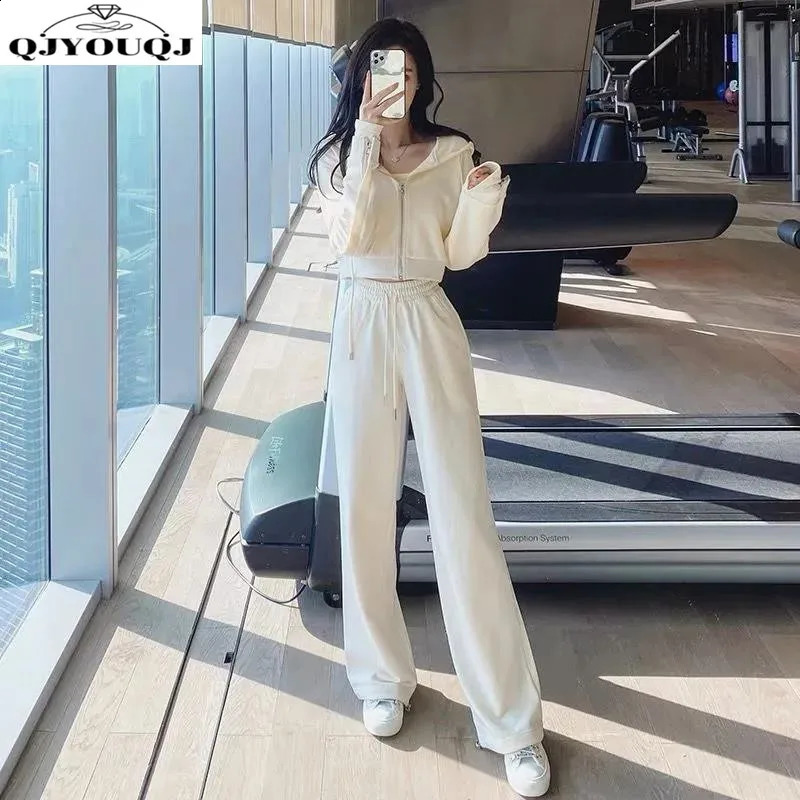 Fashionable womens sports suit autumn and winter Korean version hooded sweatshirt retro casual pants two-piece set 240731