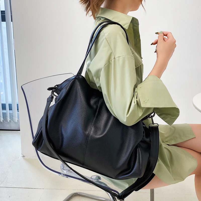 Large black shoulder bag womens large homeless shopping bag solid color high-quality soft leather cross body handbag womens travel handbag 240918