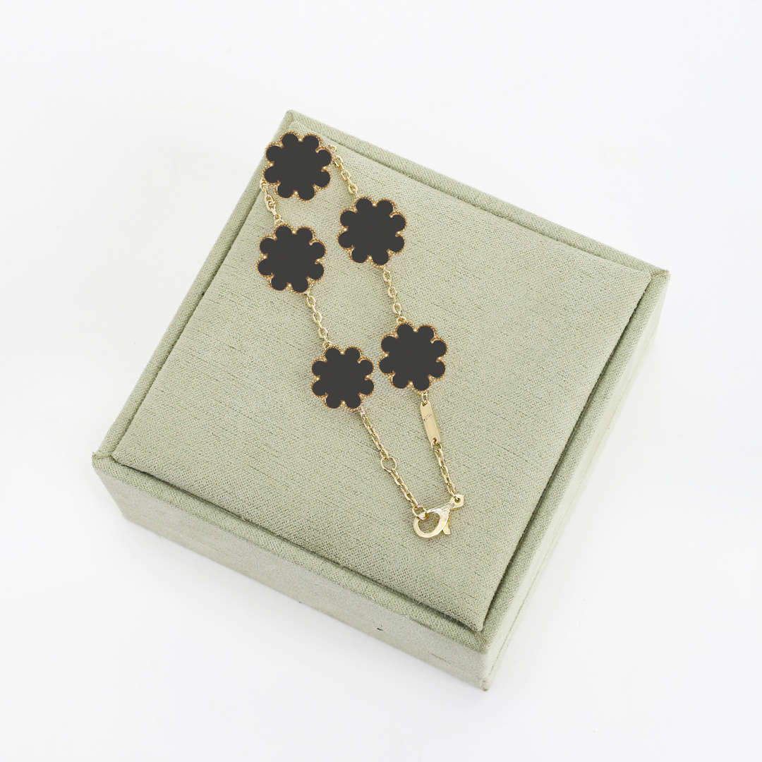 Designer Bracelets Classic Clover Bracelet Fashion Five Flower for Mans Womans Gold Silver Optional 19 Styles Classic Multicolor Options-image-993002379