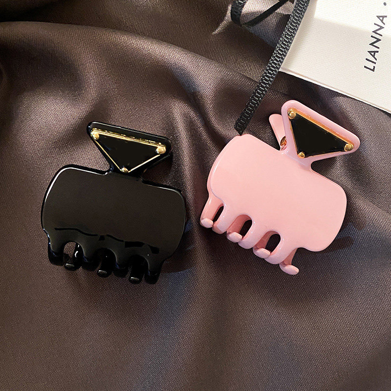 Barrettes Hair Clips Brettes Designer Metal Hair Clip Classic Triangle Black Luxury Letters Women High Quality Gift Hairjewelry Hair Accessories-image-1019456116