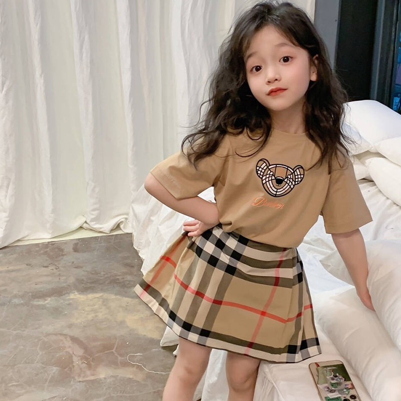 Designer TRENDY 2024 Kids Summer Summer à manches à manches courtes et confortable petit ours court t Malf à manches pour les filles