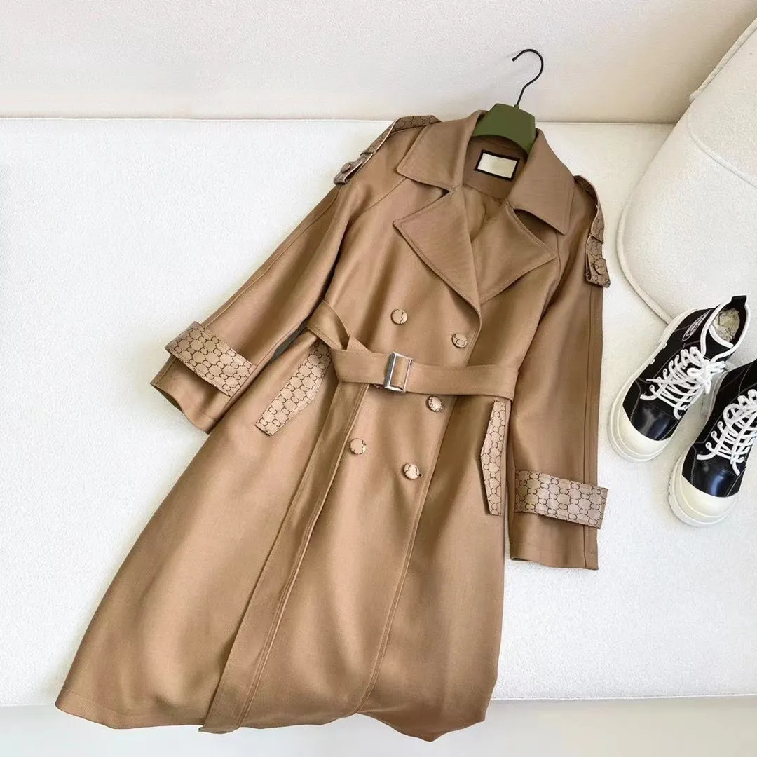 Automne et hiver pour femmes NOUVELLE Veste de brise-vent kaki haut de gamme, cardigan moyen à long, décoration en cuir patchwork, sensation haut