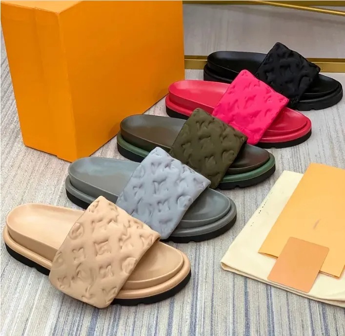 Diapositives de créateurs Femmes Pantoufles Hommes Noir Scuff Sandales plates Piscine Oreiller Mules Coucher de soleil Rembourré Sangle avant À l
