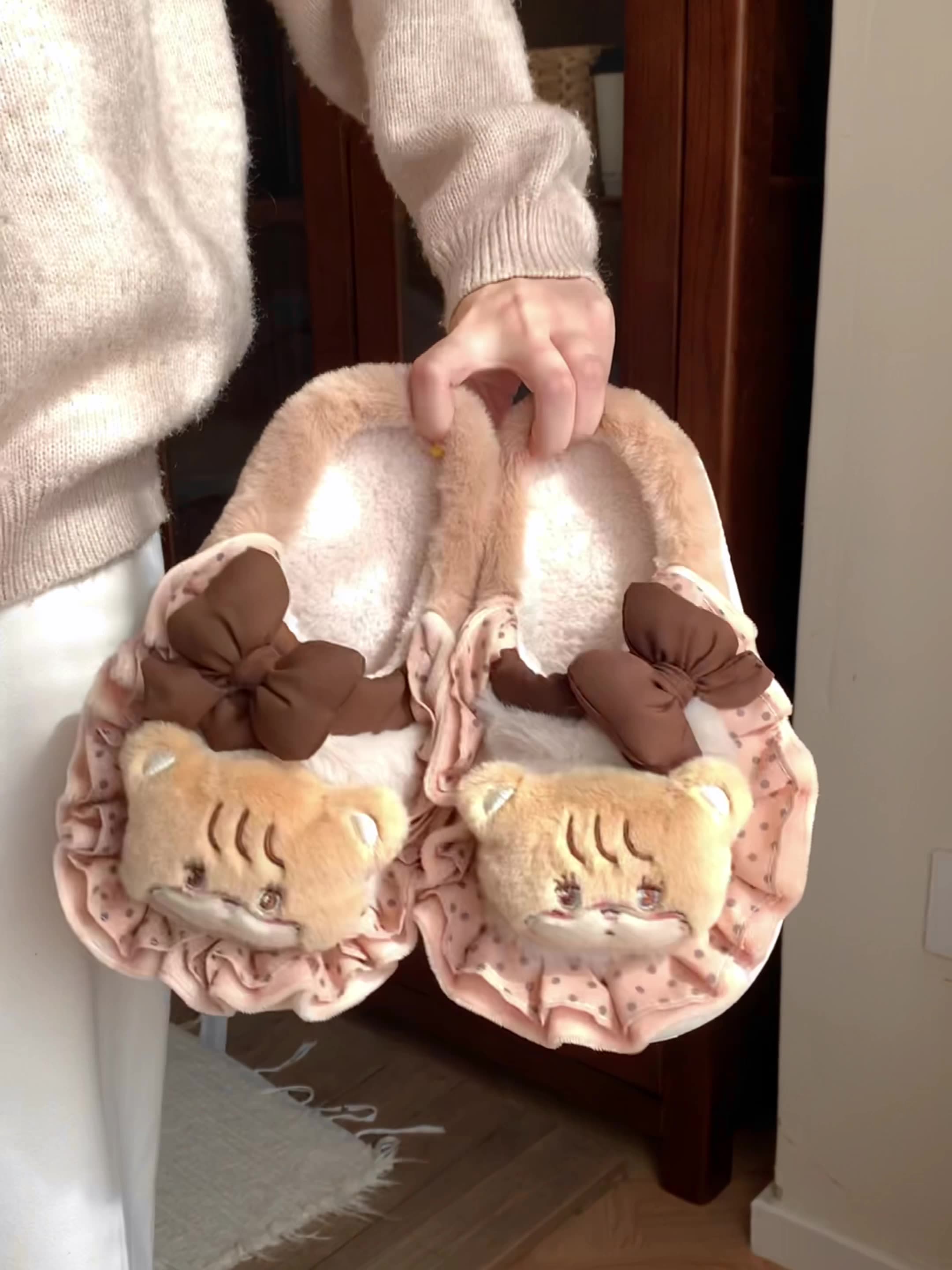 Slipper Fluffy Slipper Lady Plush Bow Lace Winter Sweet Girl Home Home Fashion Plateforme de mode Coton Indoor E61E