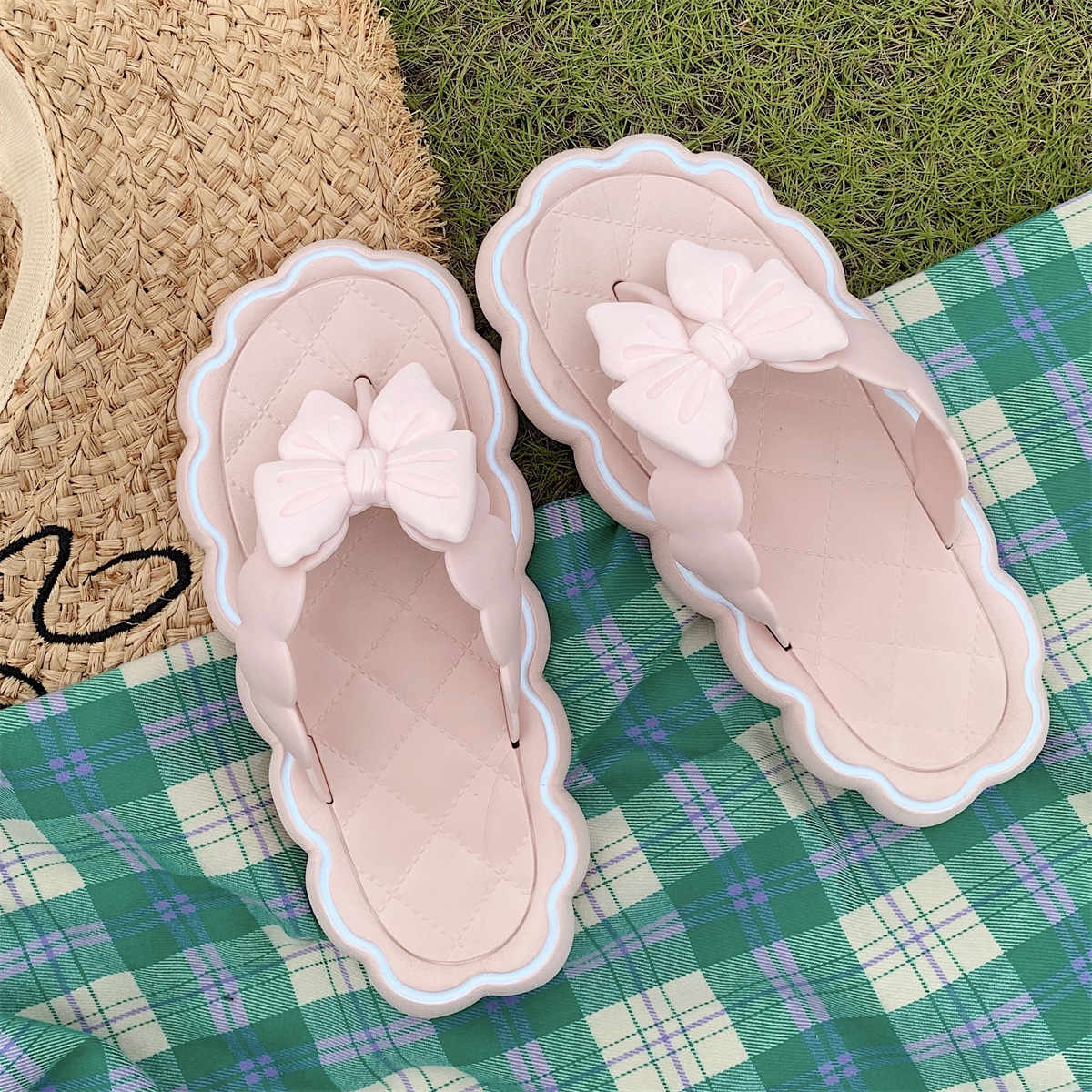 2025 Nouvelles pantoufles pour dames chaussures d'été mignonnes pantoufles en dentelle intérieure sandales de sandales de la plage des filles 63b
