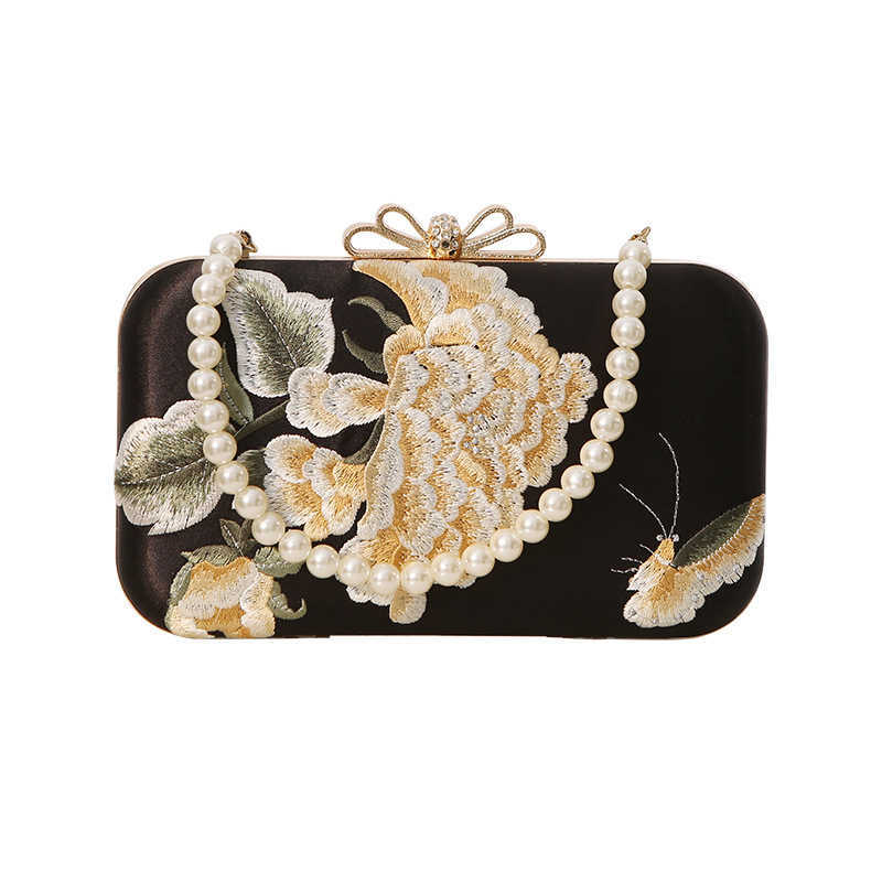 New Banquet Bag Embroidered Chinese Style Qipao Paired with Women s Evening Dress Butterfly Flower Handheld Flag 240403