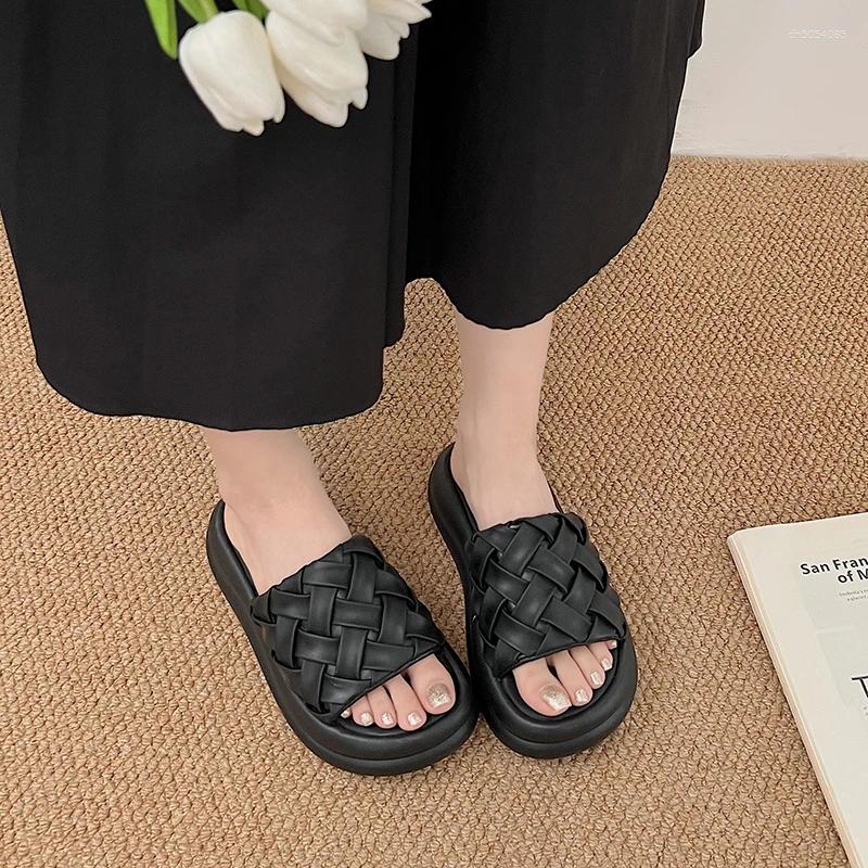 Pantoufles chaussures de luxe pour femmes, chaussures d'extérieur souples, grande tête, semelle épaisse, été 2026 pour femmes