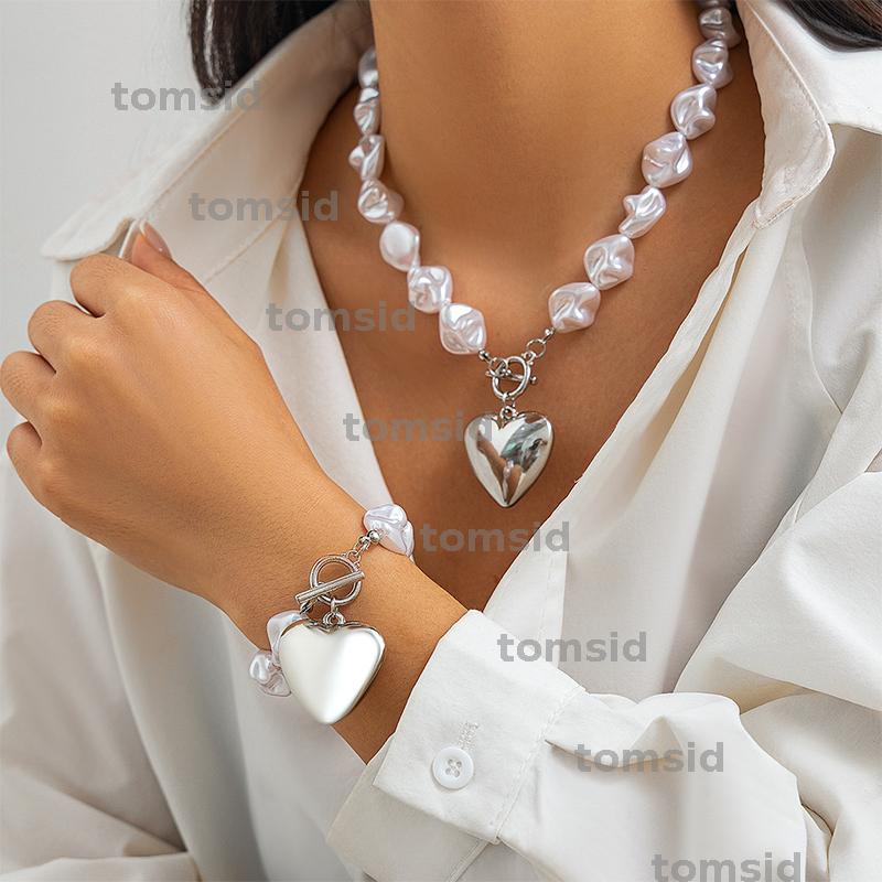 Bracelet de collier pour femmes Ensemble designers Cœur à la mode Haped Hollow Pendants Candarbone Chains Bijoux Set Dames Golden Collier