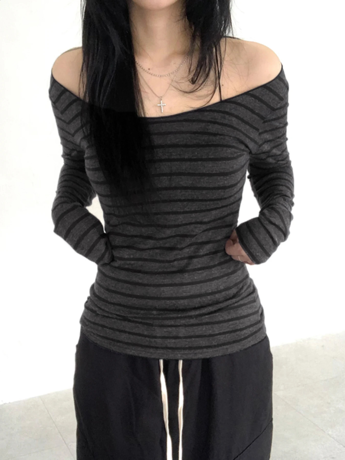 Japanese Basic Slim Long Sleeve Stripe Tee Off Shoulder O Neck Korean Street Style Spring Autumn Y2K Gray T Shirt Women 241029Z