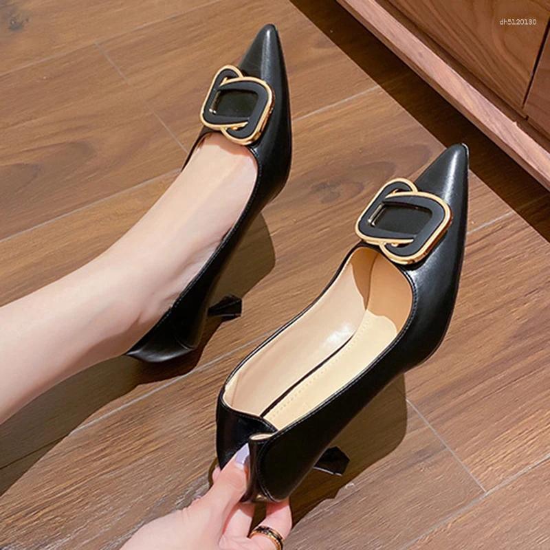 Chaussures habillées Style carré talons hauts Pompes pointues portant une grande taille à boucle noire française de grande taille 4cm 6cm talon