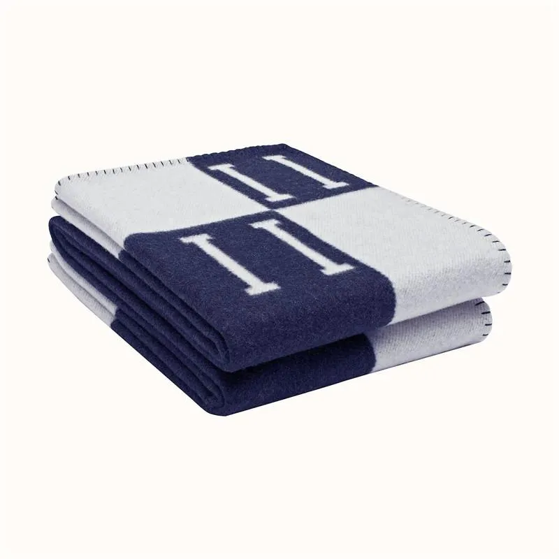 Luxury Designer Throw Thicken Cashmere Blankets Sublimation Letter Home h Travel Throw Winter Baby Beach Blanket Towel Womens Soft Shawl Warm Shippi
