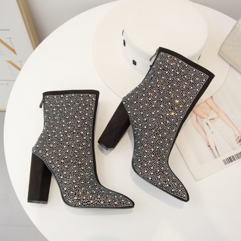 Bottines Automne et Hiver Nouveau Style Européen et Américain Talons Hauts Grandes Tailles Strass Pointu Talon Épais Bottes Mi-tube