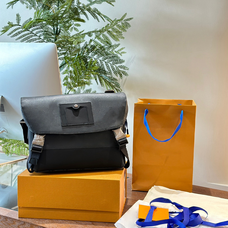 Messenger Bag Men Luxury Square bags Designer Cross Bag Double Buckle College Style Fashion Casual Workplace Retractable bags-image-1031605163