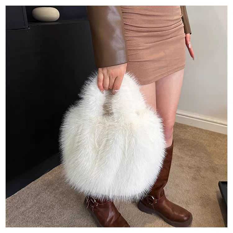 Mignon d'automne et d'hiver Sac à fourrure à fourrure pour femmes Nouvelles sacs fourre-tout de grande capacité élégants sacs à épaule en peluche