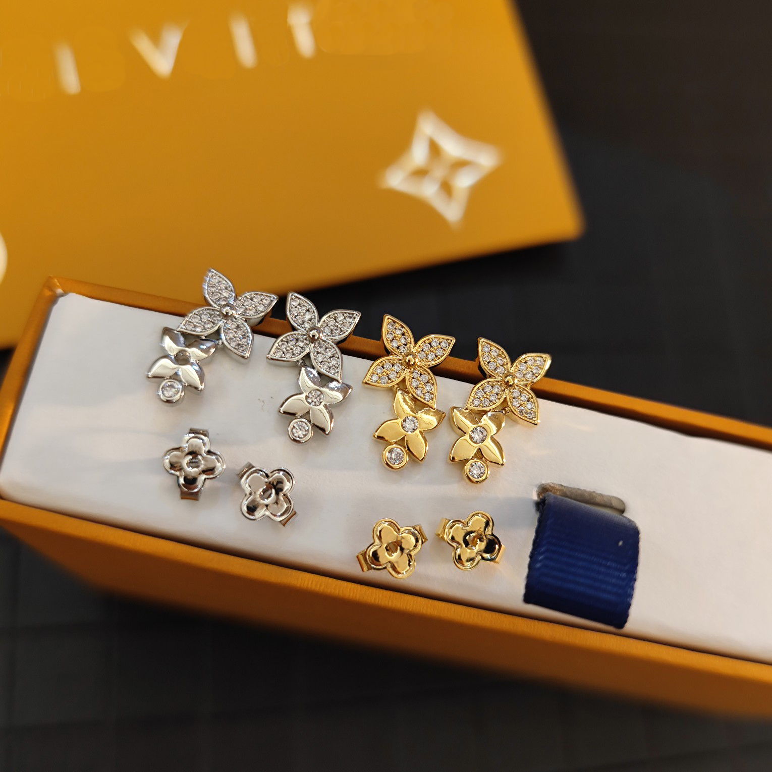 Stud 2025 Designer Earrings Goldplated Silver Plated Earrings Brand with Clover Style Design Romantic Love Gift Highquality Small Jewelry Earring Bo