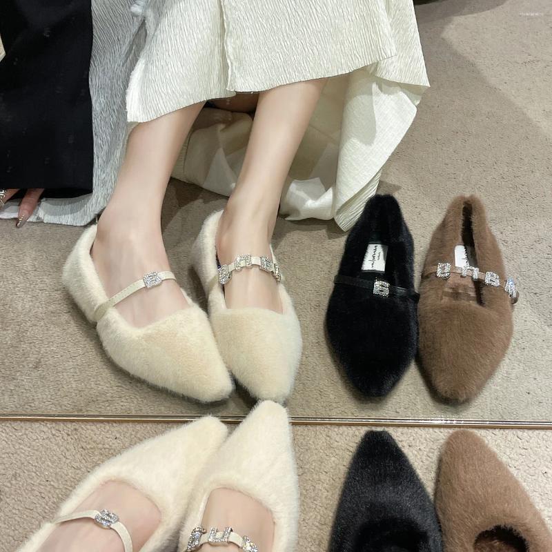 Chaussures décontractées Femme Mary Jane Designer Spring Automne Femmes Fauts de fourrure chaude Slip peu profond sur les dames Plats pointues To