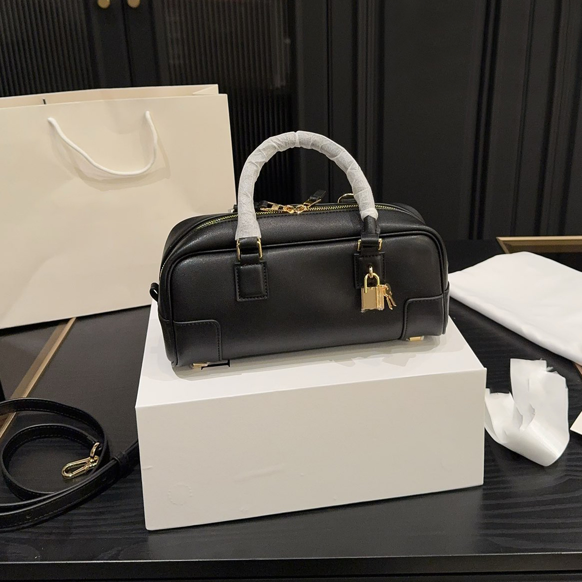 Sac de créateur de luxe Sac de bowling pour femmes sac fourre-tout féminin élégant sangle longue sangle crossbody sac de qualité