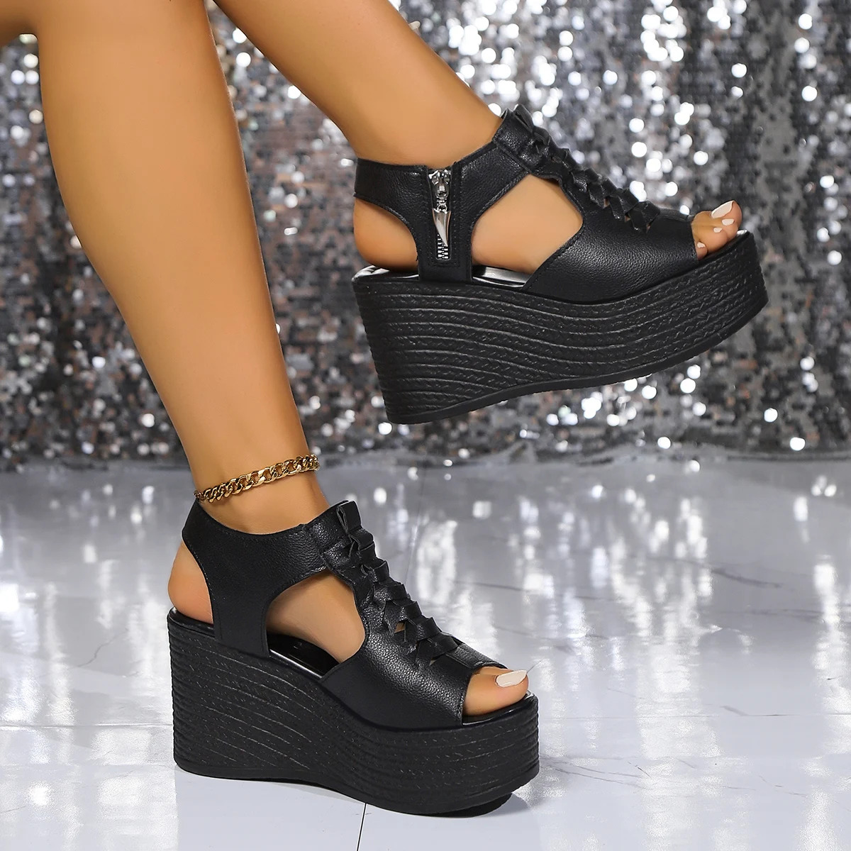Caoutchouc de talon haut de base décontracté pour les femmes 2024 Nouvelles coins d'été à chaud chaussures dames chaussures zipper solide pu fémi