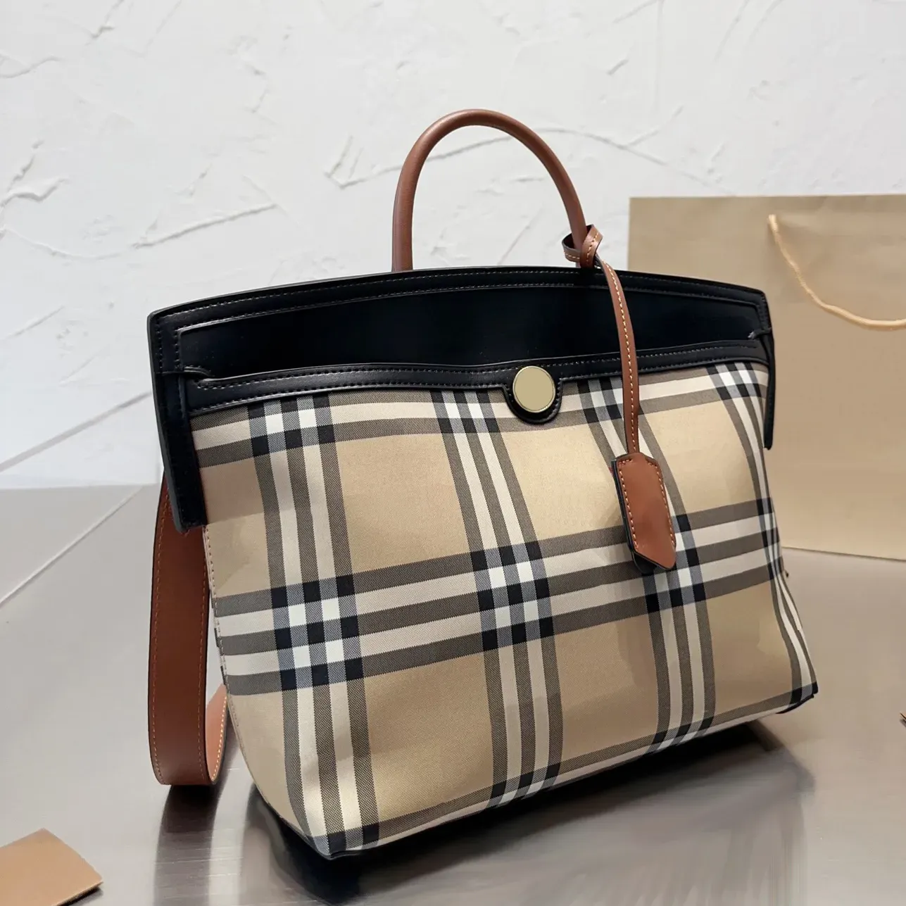 Designer Bat Sac fourre-tout Fashion Women Plaid Handbag Handsbag Luxury Lady All-Match Crossbodybag Spoules Classic Stripes Trend Grand Capacité