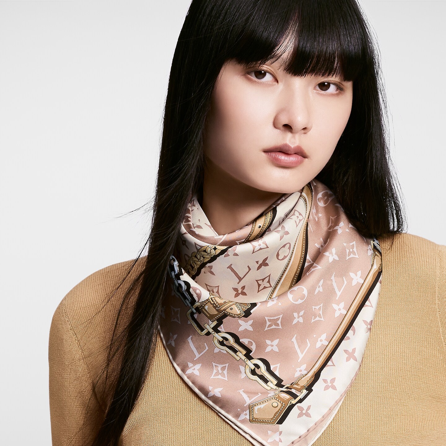 2024 Designer Scarf Women Men Men Brand de mode Classique L Lettre LETTRE LETTRE IMPRIMÉE 18 mm carré Silk Twill Hijab Bandband d'anniversaire M7