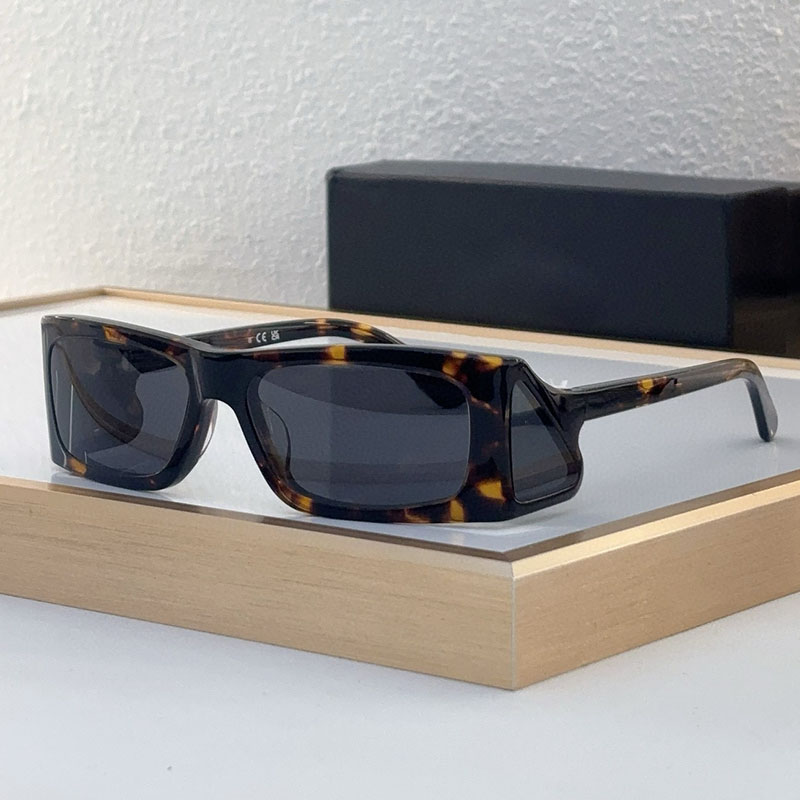 New Season Famous Designer Runway Sunglasses Square Full Frame Classic Geometric Symbol Two Side Lenses SPR 03 Top Quality Men Women Gradient Beach