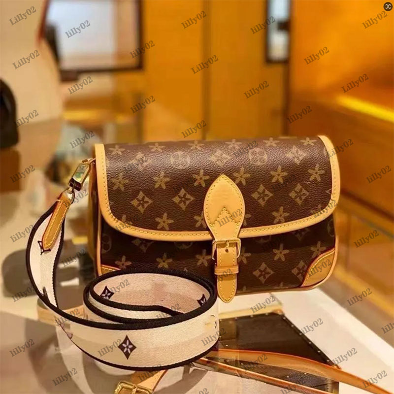 Designers Sacs Sac Boches Tapés Luxurys Old Flower Diane Baguette Handbag Femme Hands Sac à main