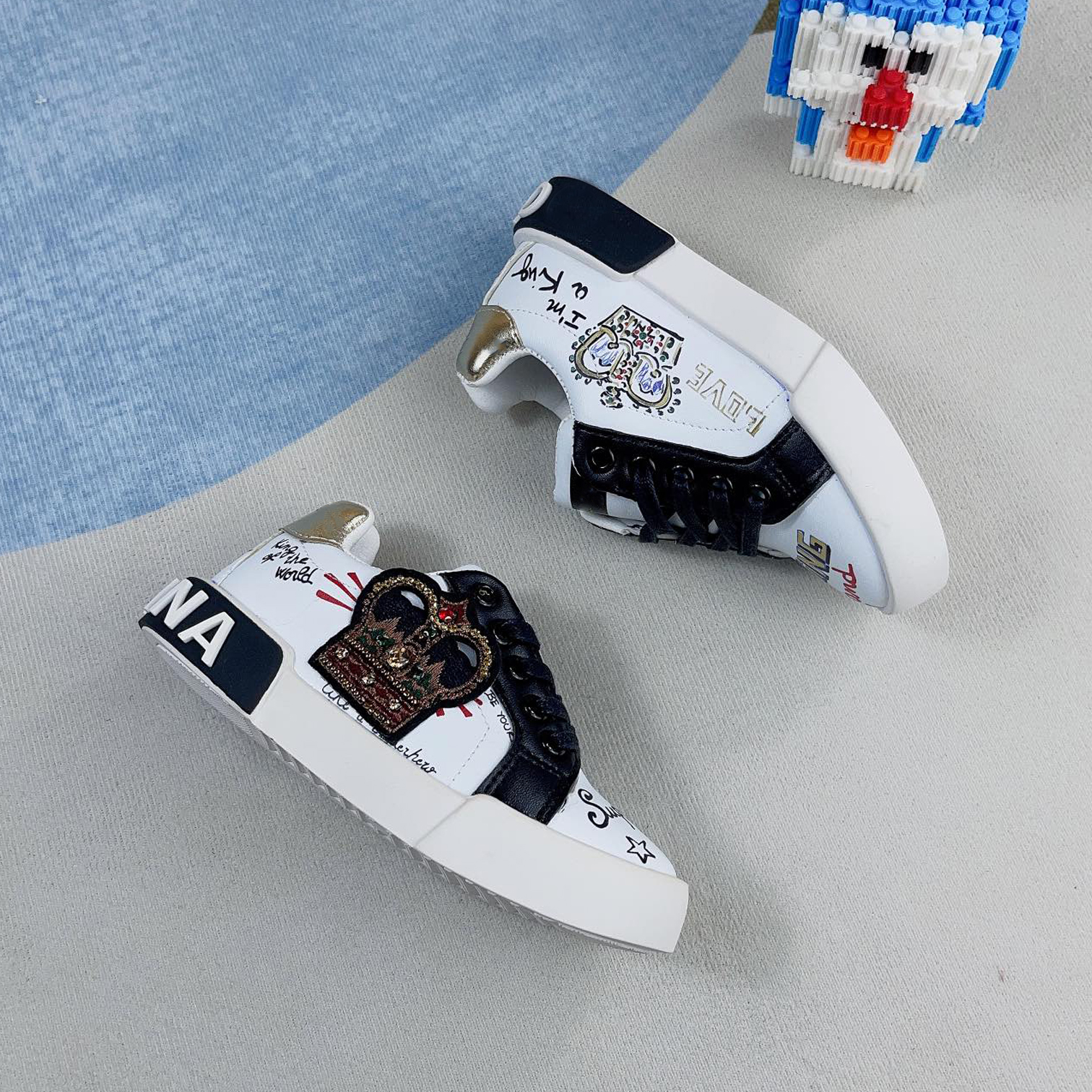 Luxury designer kids shoes boys girls graffiti brand shoes doodle casual shoes skateboarding soft and comfortable sneakers youth outdoor sports shoes 