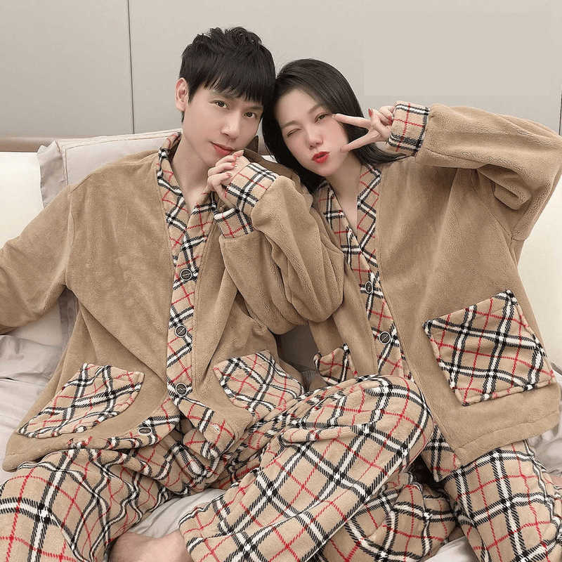 Des créateurs de vêtements de nuit pour femmes pyjamas hommes et nouveaux pantalons à manches longues en velours de coton confortable réglé des v