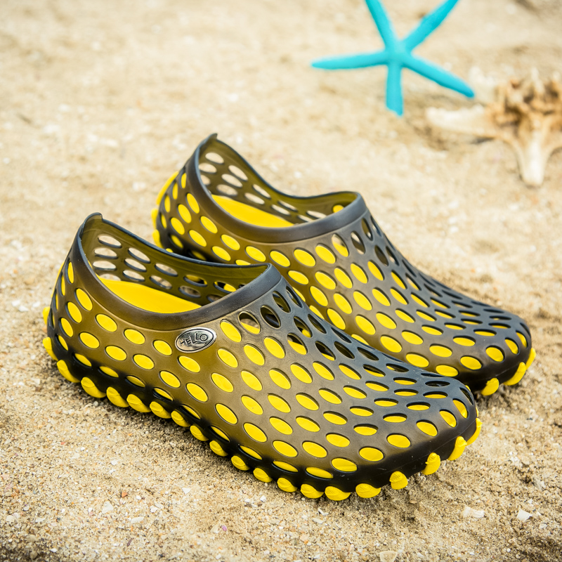 2025 Couple Mens Women Summer Sandals Clogs Girls Beach Jelly Solid Color Hollow Out Slippers for Men Outdoor Casual Wat bd9b