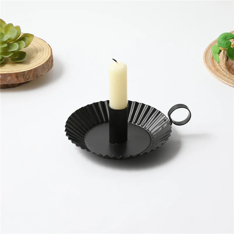 Wholesale Simple Handle Candle Holders Metal Household Candlestick Decoration Pleated Base Candle Holder A12