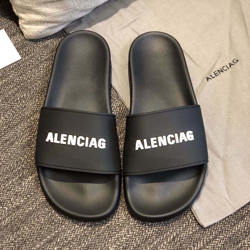 Sandales de concepteurs Slippers Summer Men de chaussures pour hommes et femmes Polychrome Flora Slide moulée Sole en caoutchouc de semelle noire