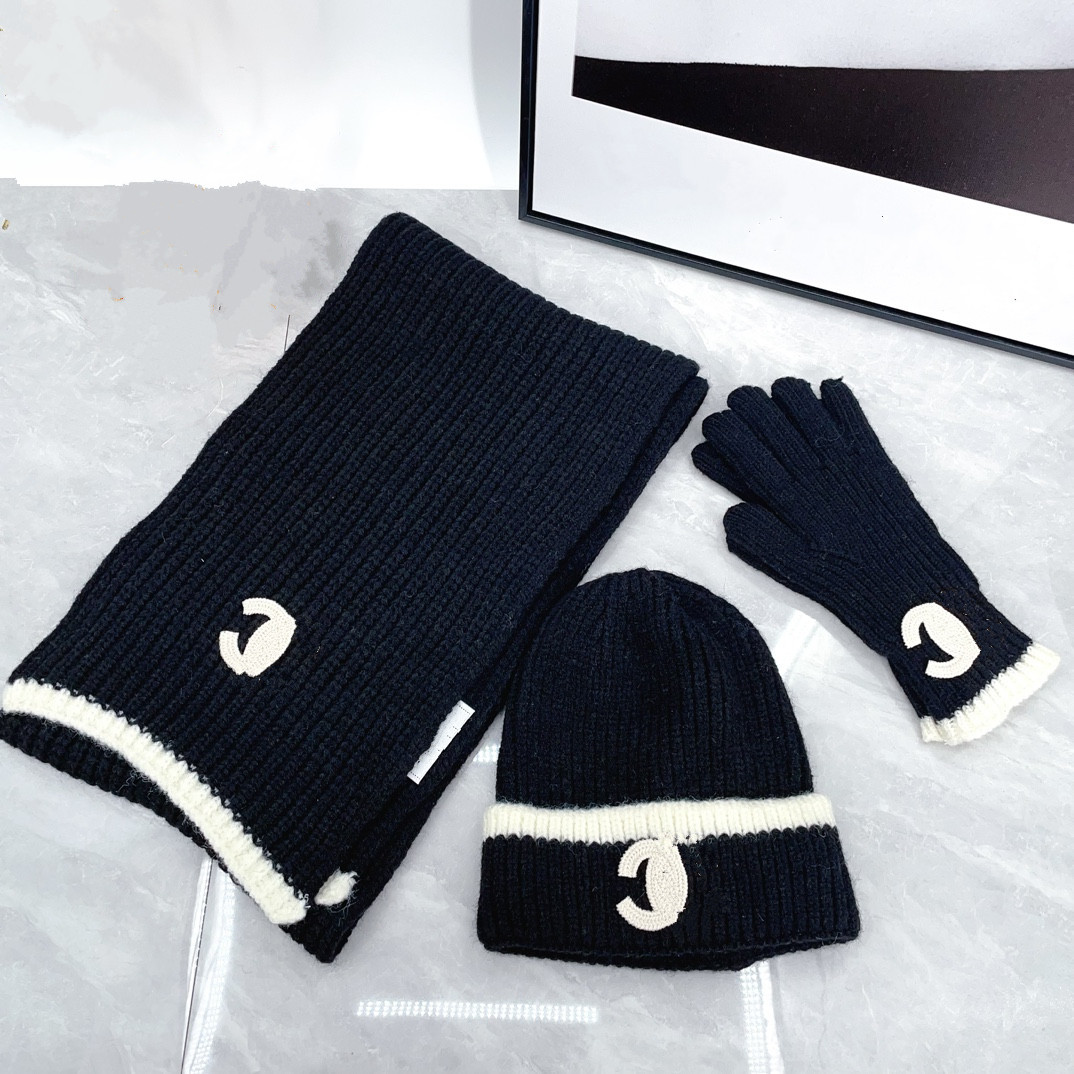 High quality Classic Scarf Hat Glove Sets 3 Piece For beanies Men Women Wool Winter Design Caps Shawl Designer Hats Scarves Wool Beanie Wrap SS2