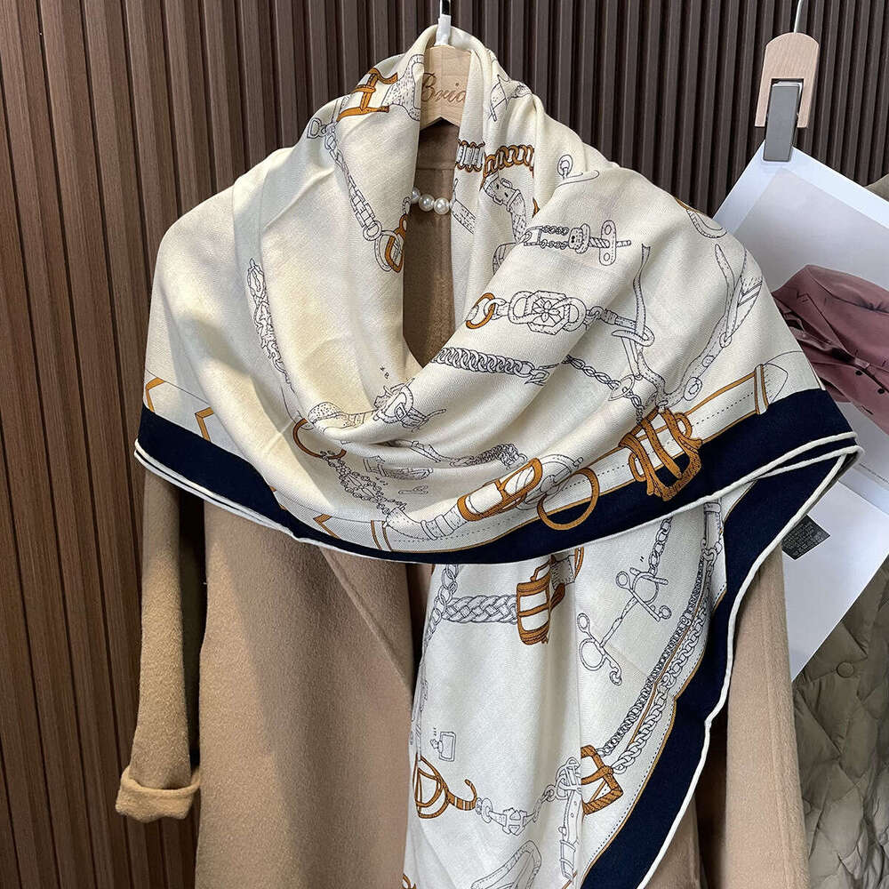 Écharpe en laine de soie d'hiver sur 24 ans, sensation haut de gamme féminine, châle chaud, tempérament à la mode et polyvalent, grande écharpe c