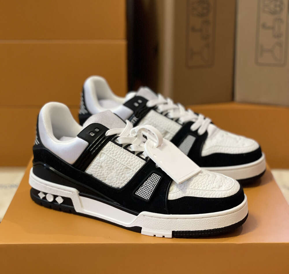 Pure Trainer Luxury designer casual shoes Embossed Sneaker triple white pink sky blue black green yellow denim low mens sneakers women trainers 5-image-965437676