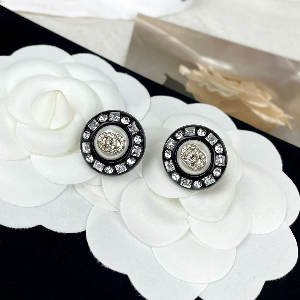 Boucles d'oreilles à étalon rond en cristal noir de mode Noir