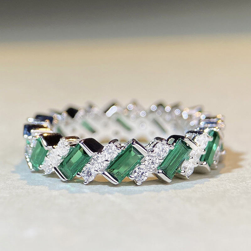 2024 Handmade Elegant Wedding Rings Luxury Jewelry 925 Sterling Silver Fill Princess Cut Emerald CZ Diamond Gorgeous Party Eternity Women Bridal