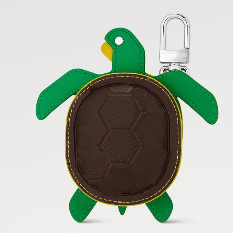 Fashion keychains Sold with Box Packaging Leather Key Charms Can Put earbuds
