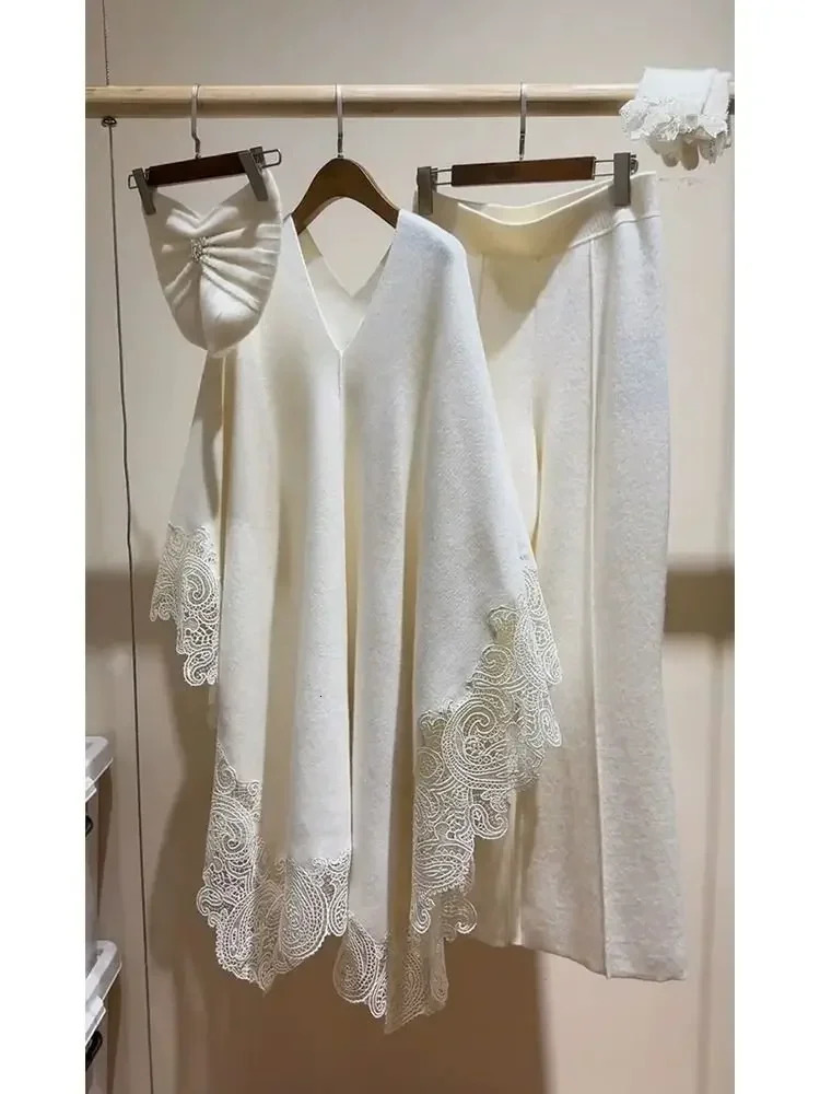 Autumn and Winter Highend Light y Temperament Loose Knitted Cape Sweater Pants Set White Two Piece Women Outfit 241111