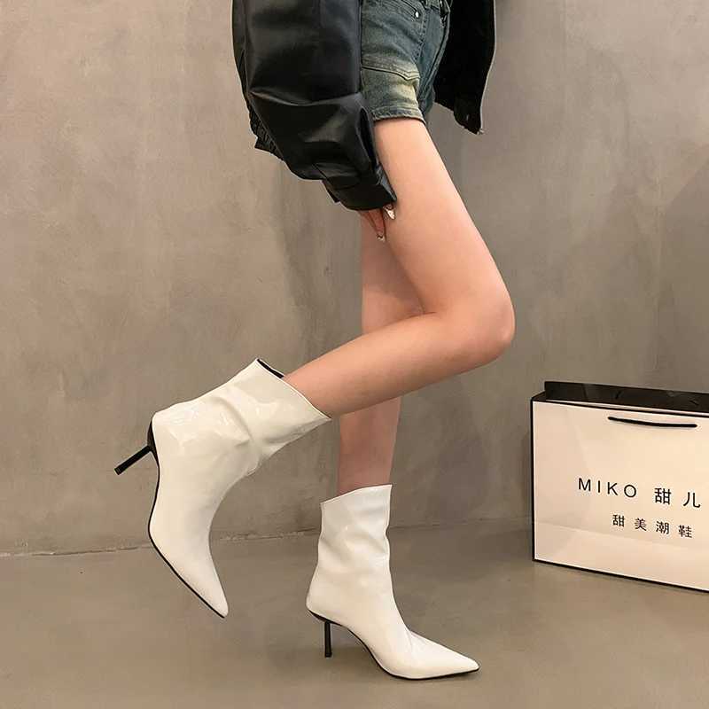 Cuir breveté de haute qualité Niglub Party Wen Botkle Automne / Hiver High Heels Femmes Poigés Toe Botas de Mujer T241113
