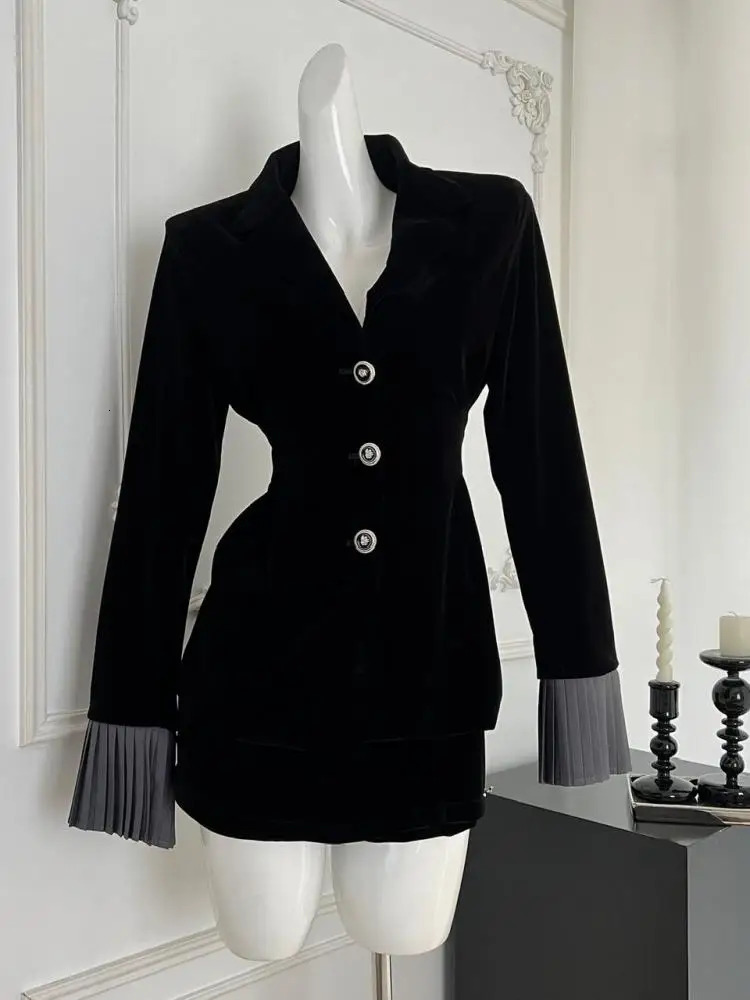 French retro womens black patch set for autumn and winter elegant ultra-thin jacket and high waisted shorts two-piece set 241112