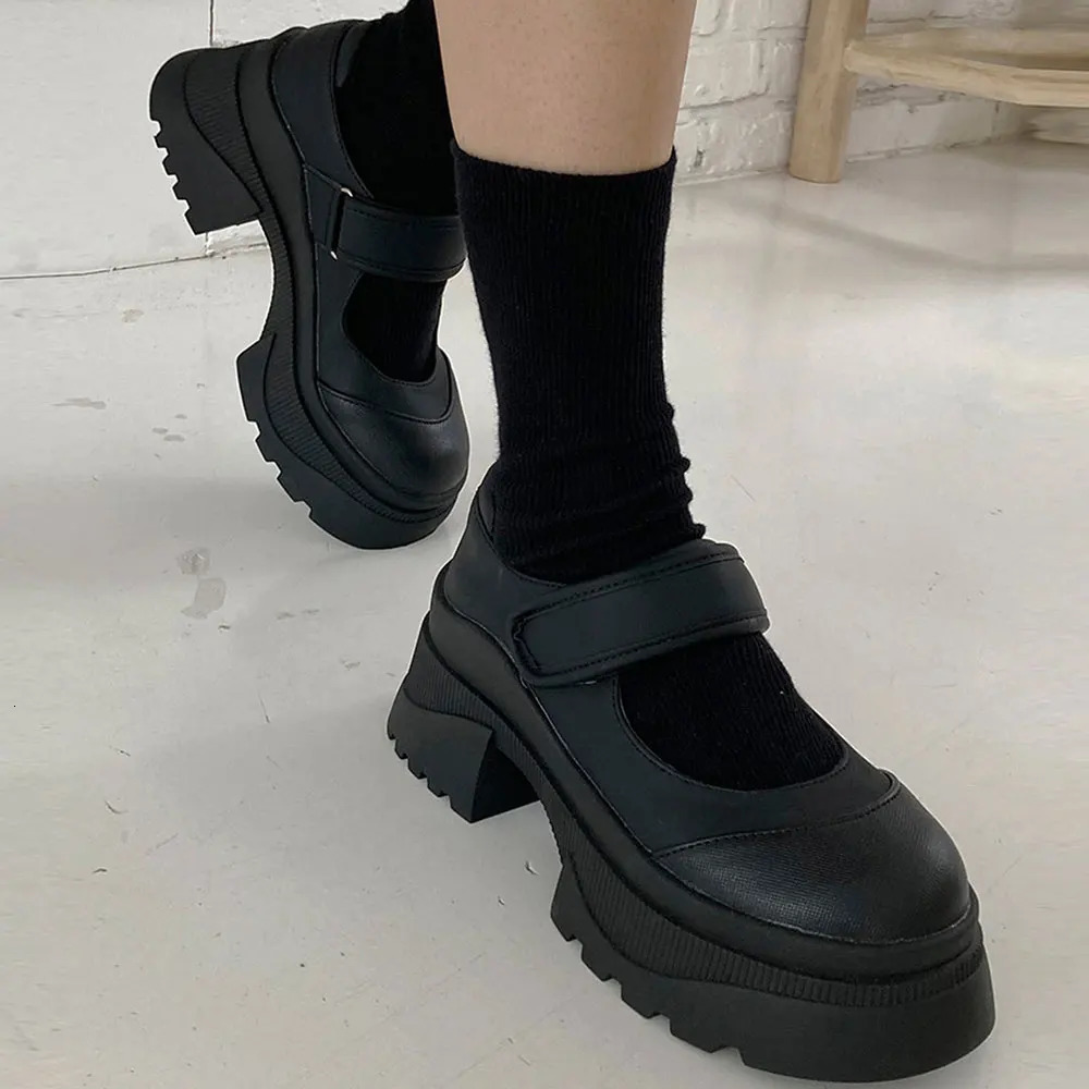 Plateaux de femmes punk carrés femmes Mary Jane Shoes femme 2024 tendance printemps été noir gothique mignon pompes décontractées 241112