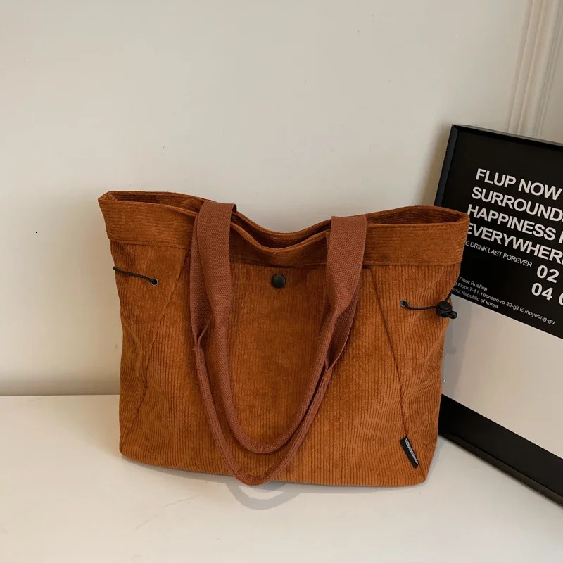 Sac à bandoulière de grande capacité en nylon 2024 Vente du style de base Communication des sacs à bandoulière Couture Fidre pour femmes Bolso 24