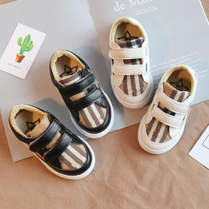 Chaussures pour enfants Chaussures pour enfants et filles blanches pour enfants 2024 Autumn Nouvelles chaussures décontractées Joker Touvas pour