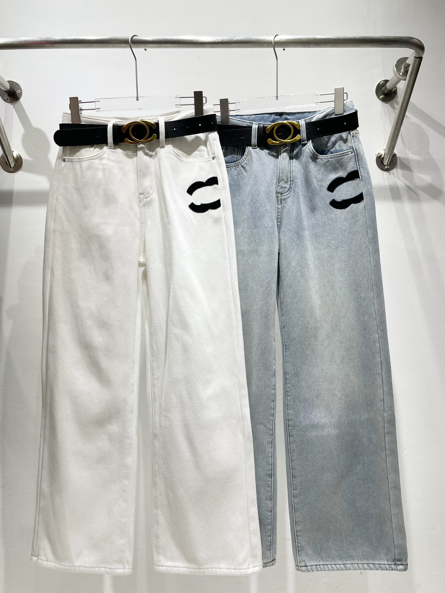 Broderie à haute densité de détail Jeans de créateurs pour femmes par la collection Top Brands 2024