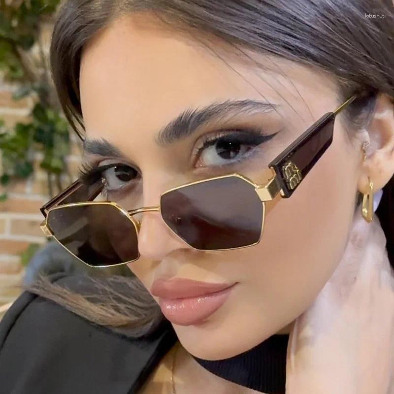 Lunettes de soleil Rhombus Polygonal Luxury 2024 Designer tendance INS Vintage Punk Fashion Lady Sun Glasses Shades Dames