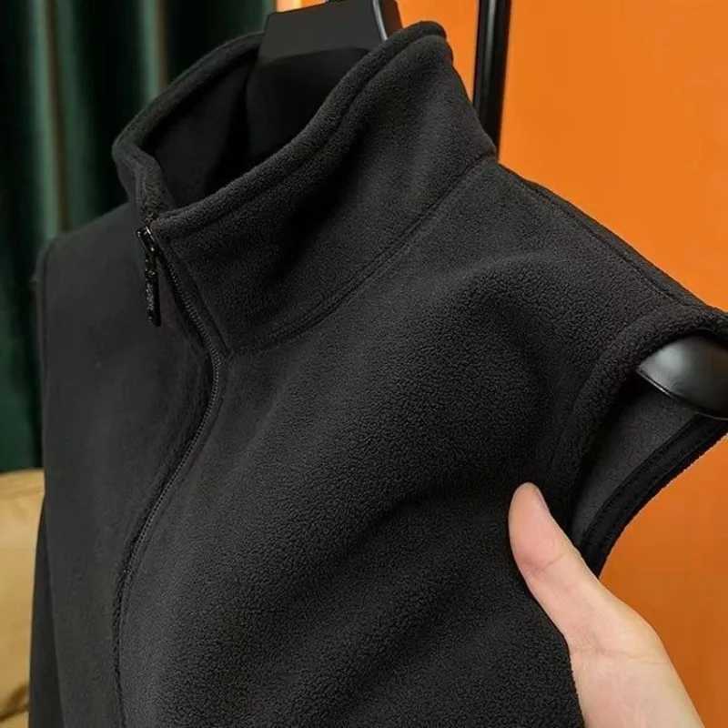 Autumn and winter polar wool vest mens windproof outdoor warm sleeveless double-sided jacket 2024 plush stand collar casual jacket W241113