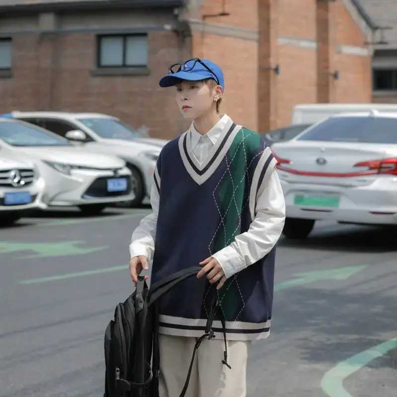 New sleeveless sweater for men Korean fashion elegant and smooth high-quality mens knitted vest Y2k style top of the line Harajuku W241113