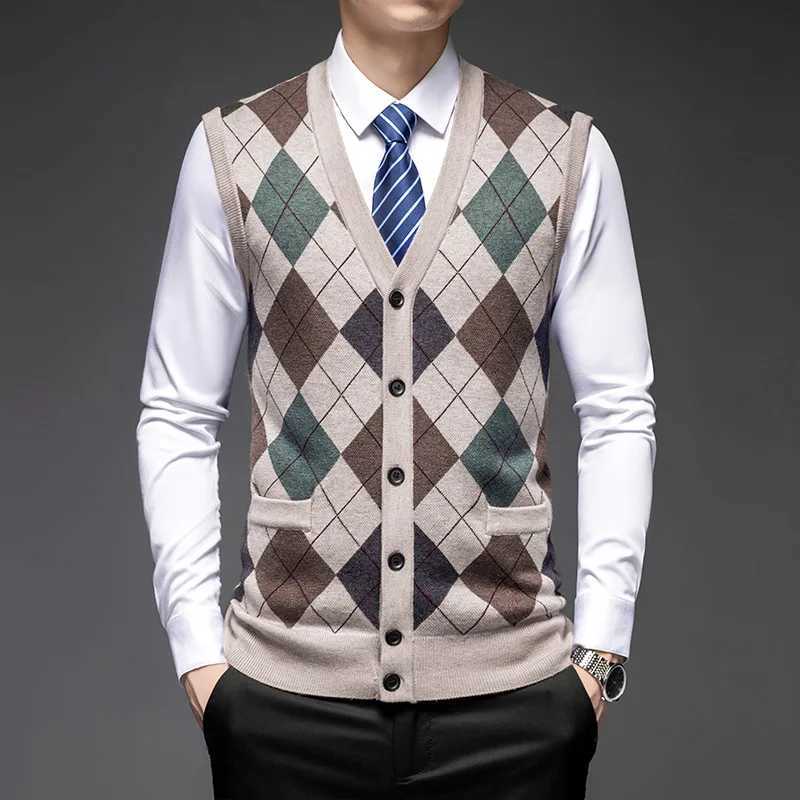 MENS 2024 automne / hiver tricot à poitrine ouverte sans manche Décoration de poche ultra mince d'âge moyen et de chair de vie aux personnes âgée